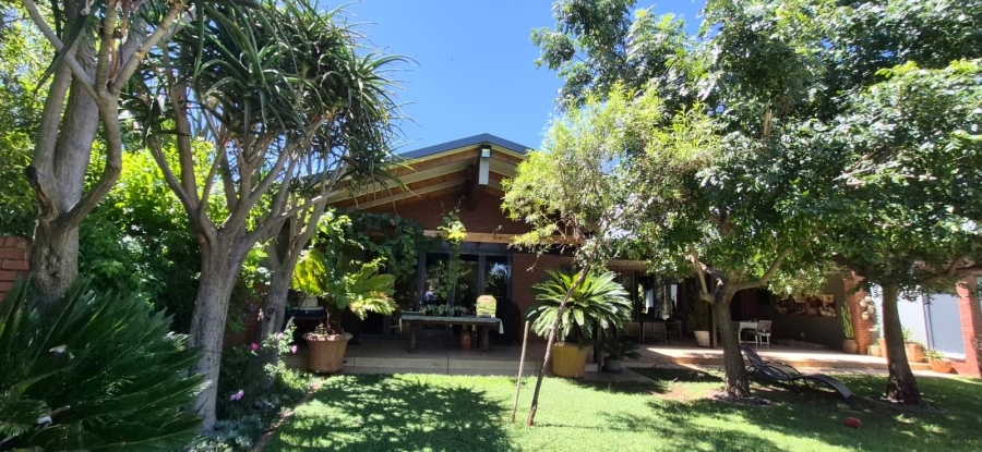 5 Bedroom Property for Sale in Rustenburg Rural North West